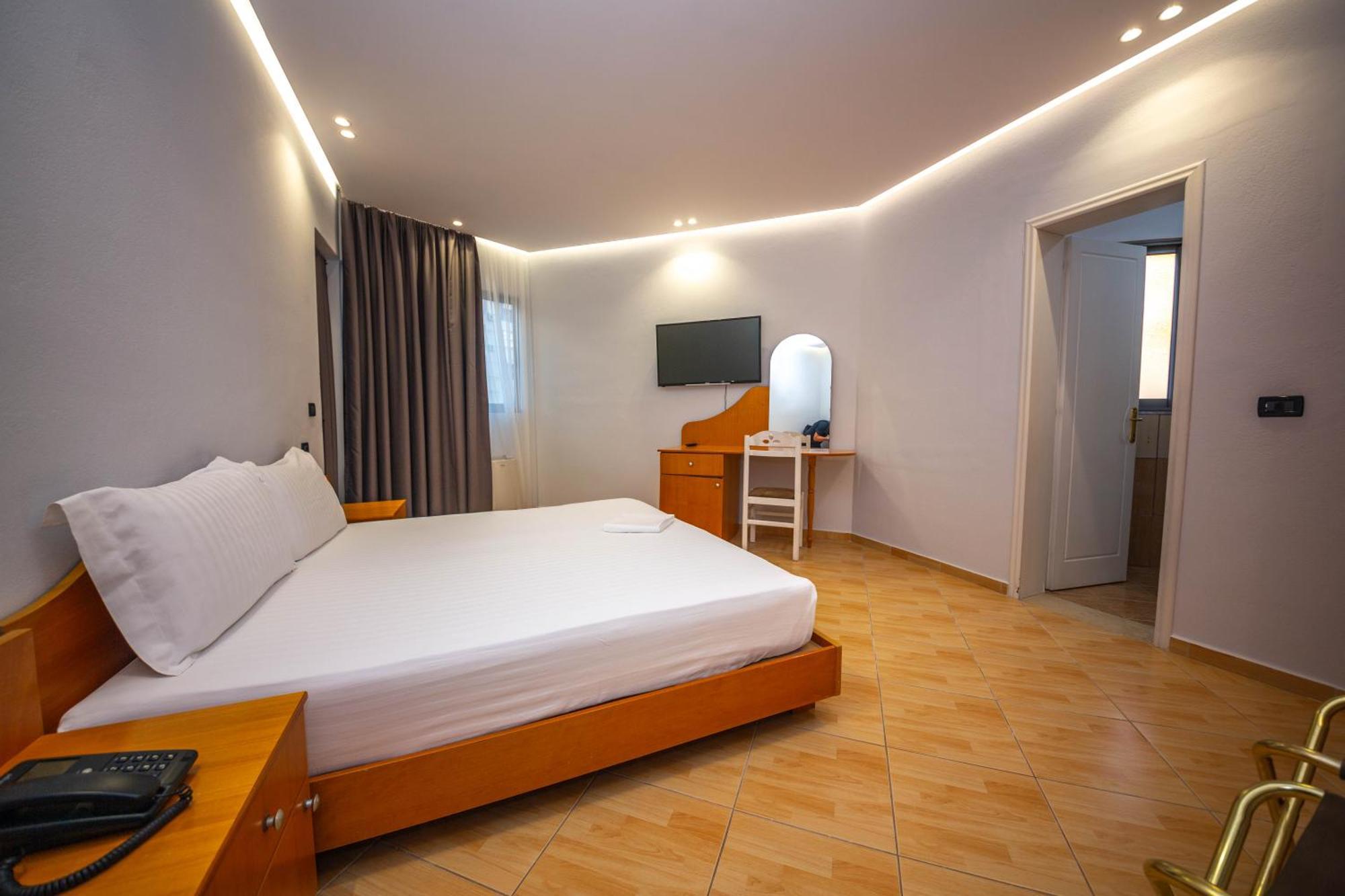 סרנדה Hotel Sea Breeze מראה חיצוני תמונה