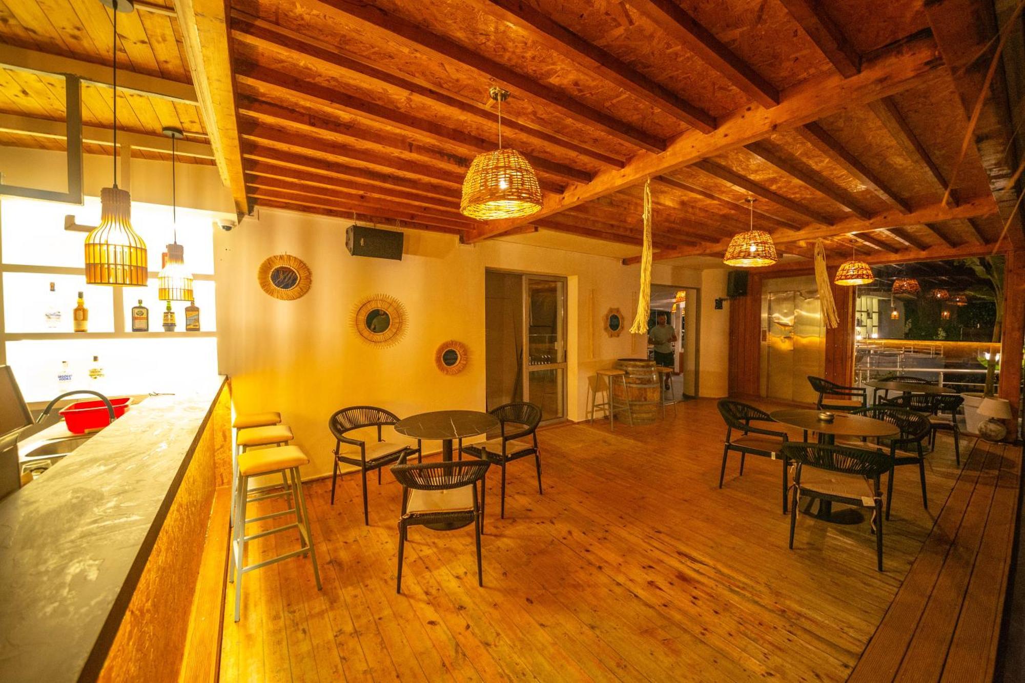 סרנדה Hotel Sea Breeze מראה חיצוני תמונה