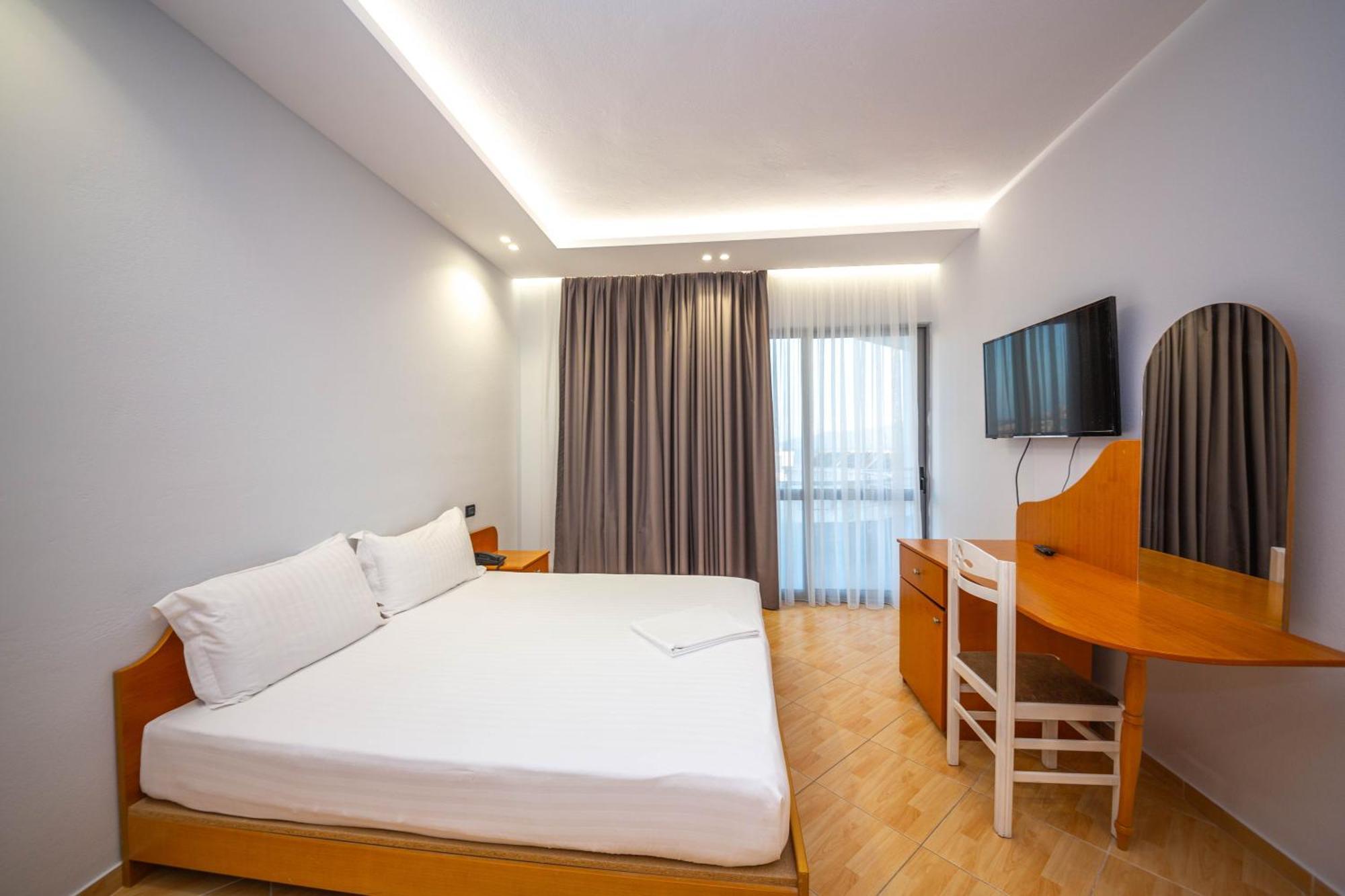 סרנדה Hotel Sea Breeze מראה חיצוני תמונה