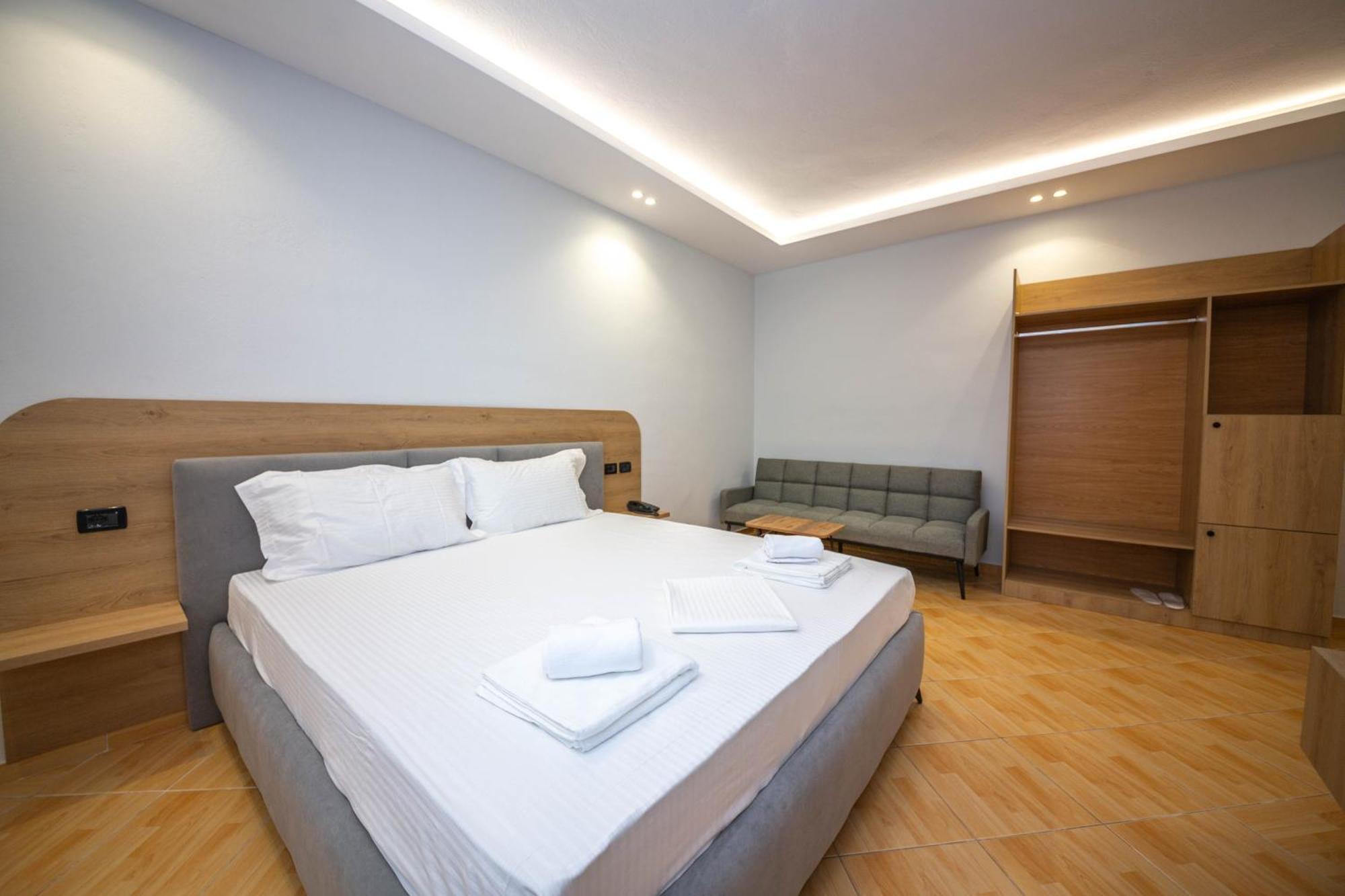 סרנדה Hotel Sea Breeze מראה חיצוני תמונה