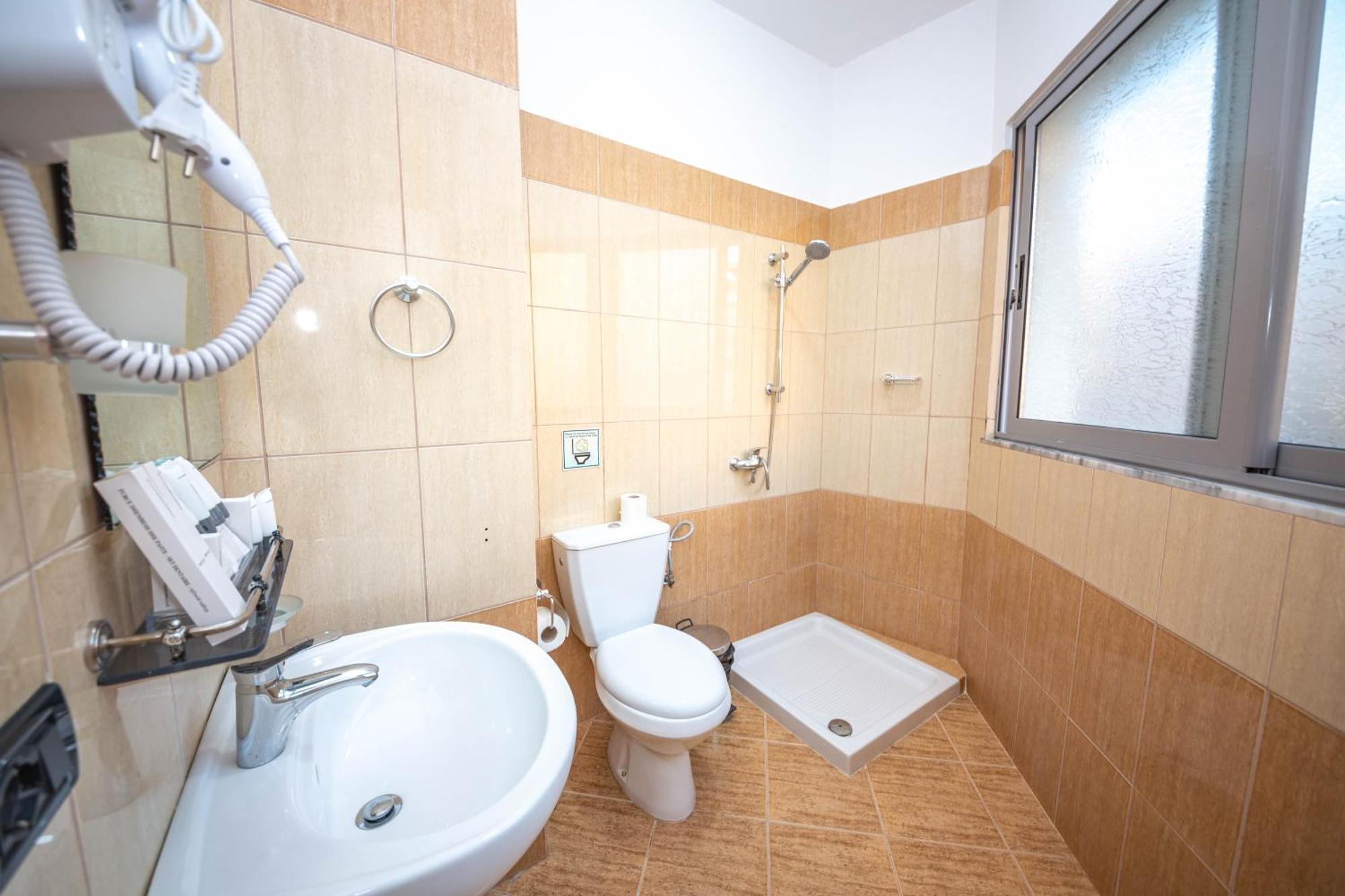סרנדה Hotel Sea Breeze מראה חיצוני תמונה