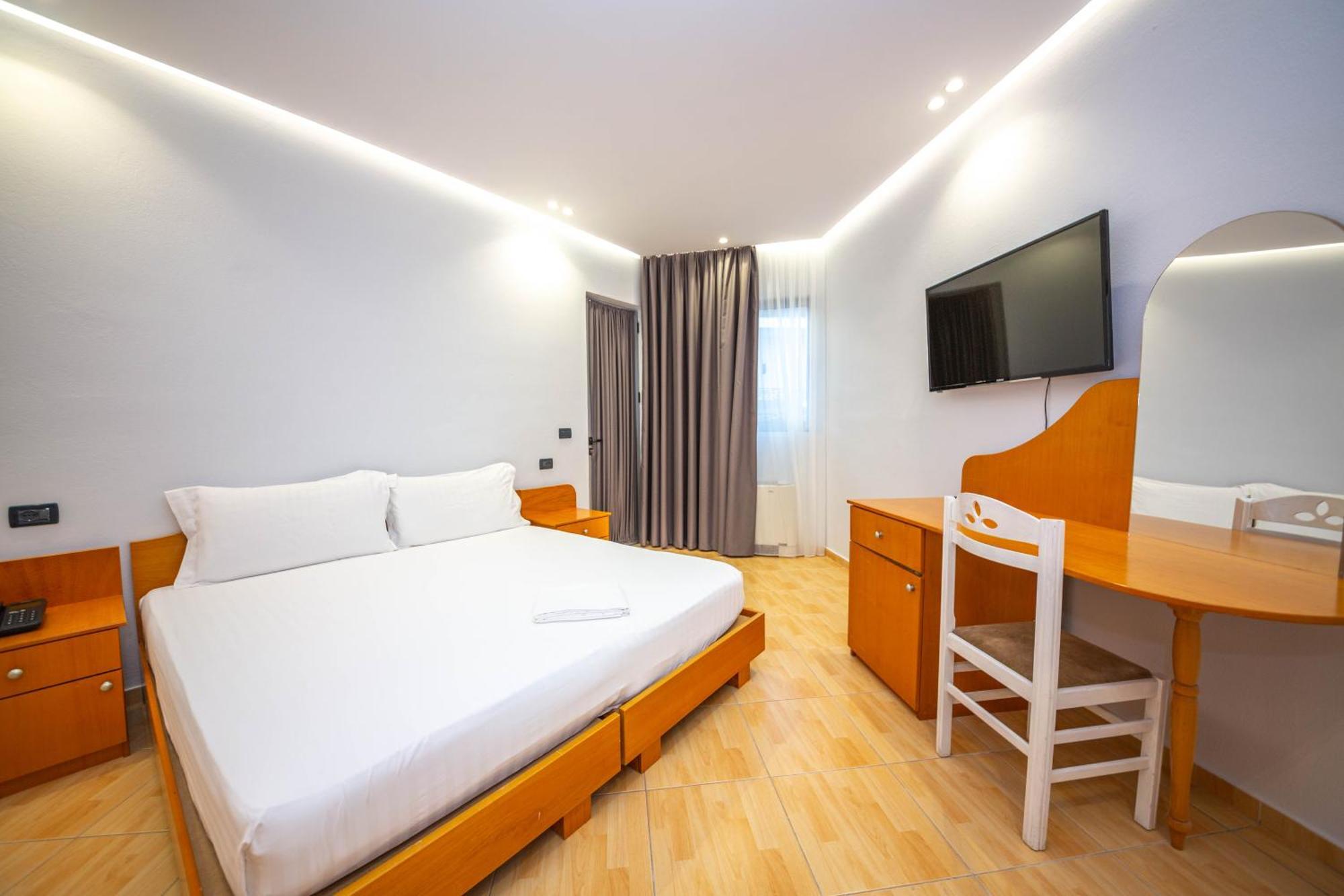 סרנדה Hotel Sea Breeze מראה חיצוני תמונה