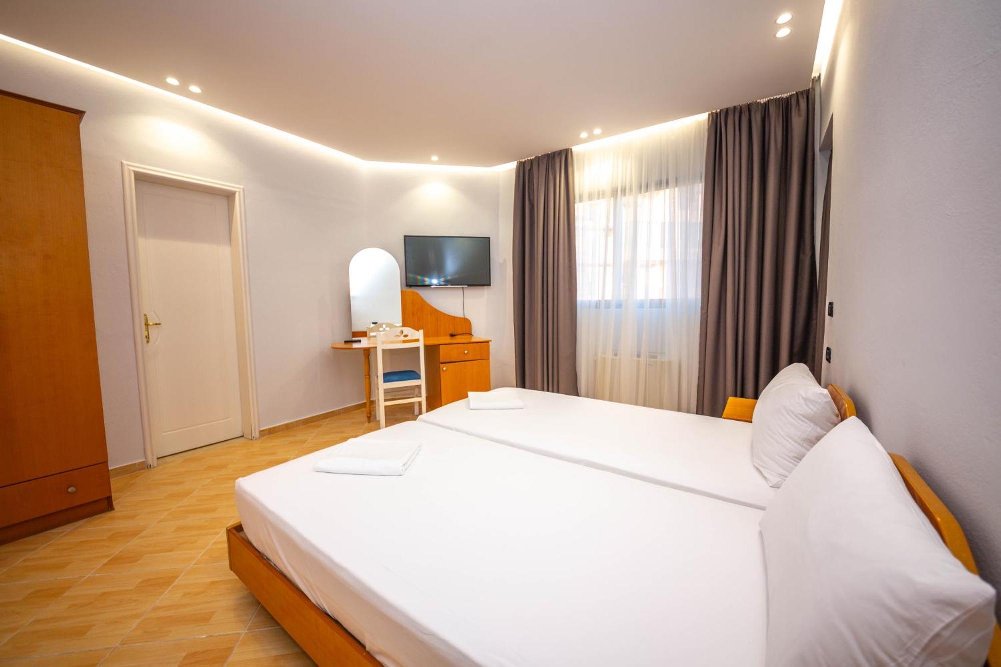 סרנדה Hotel Sea Breeze מראה חיצוני תמונה