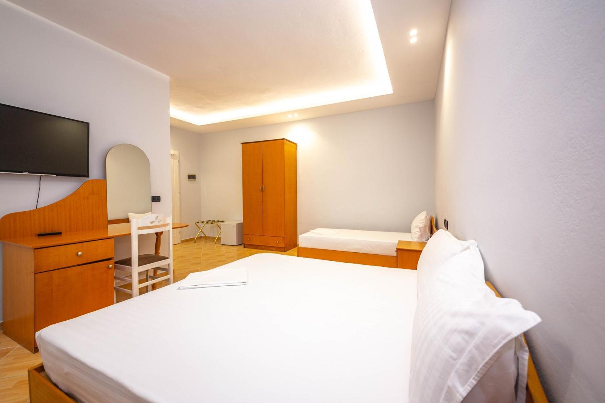 סרנדה Hotel Sea Breeze מראה חיצוני תמונה