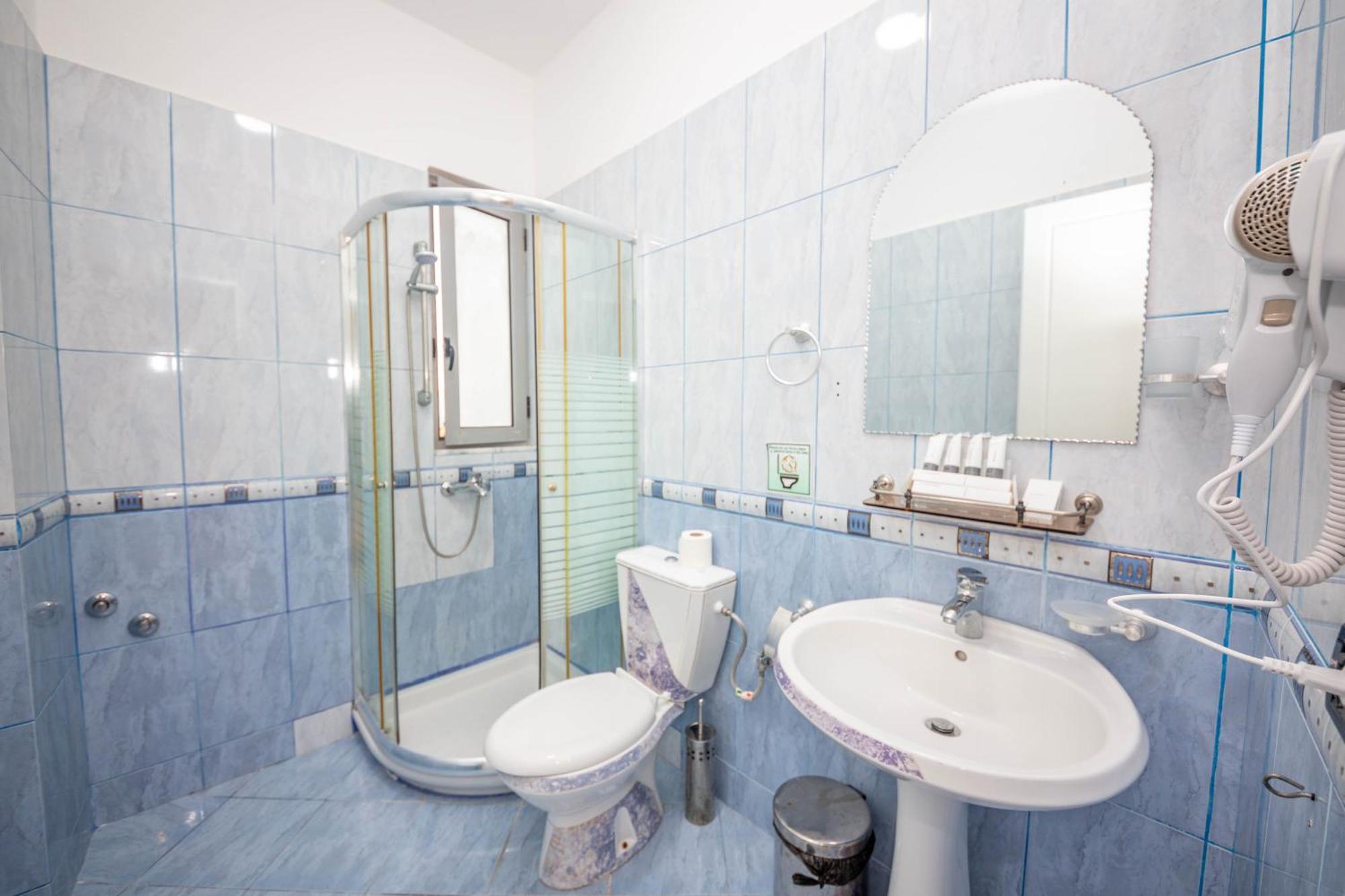 סרנדה Hotel Sea Breeze מראה חיצוני תמונה
