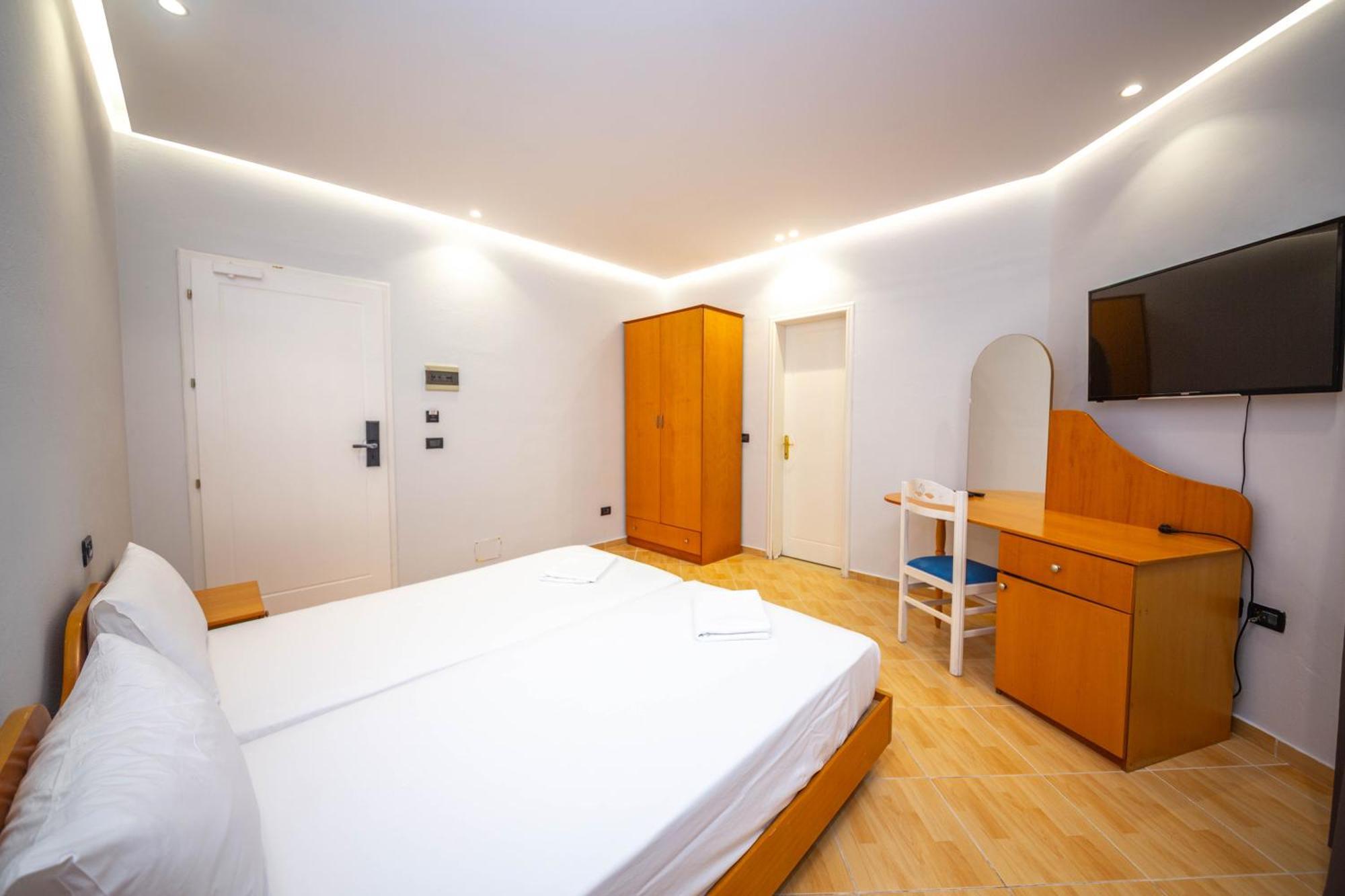 סרנדה Hotel Sea Breeze מראה חיצוני תמונה